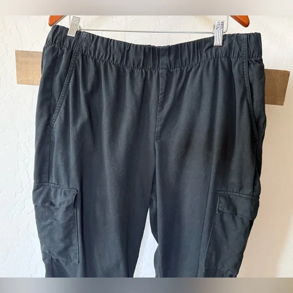 Gap|Women’s Black Cargo Jogger Pants with Comfortable Elastic Waist,XL•••staple - Picture 4 of 12